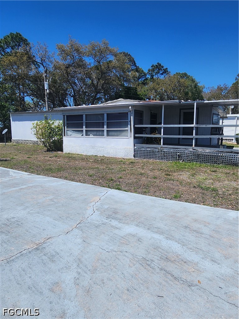 2 Bed ManufacturedHome for Sale in North Fort Myers, photo 2