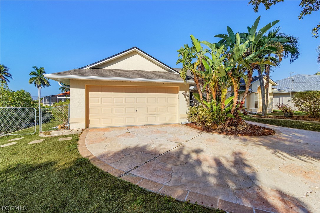 3 Bed Pool Home for Sale in Cape Coral, photo 2
