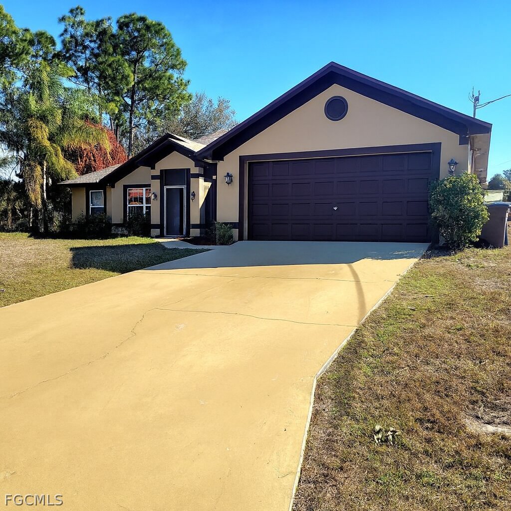4 Bed SingleFamilyResidence for Sale in Lehigh Acres, photo 2