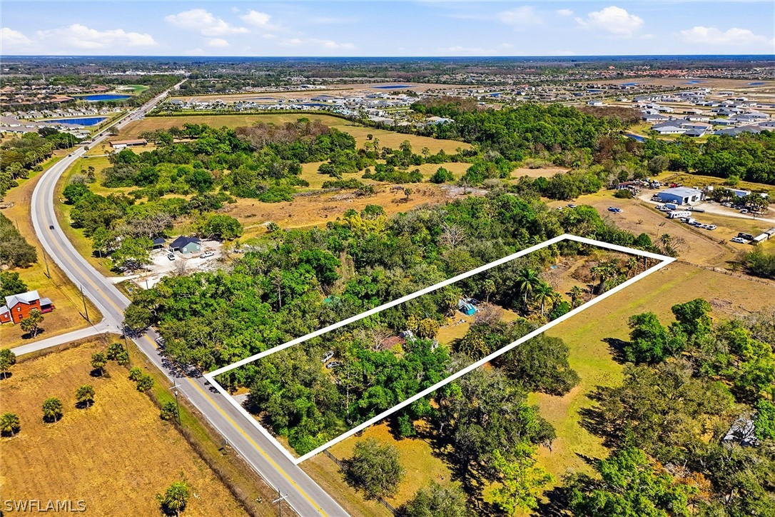 2 Bed SingleFamilyResidence for Sale in Buckingham, FL — photo 2
