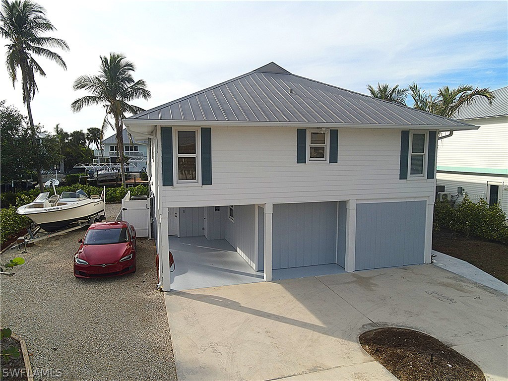 4 Bed Waterfront Home for Sale in Bokeelia, photo 2