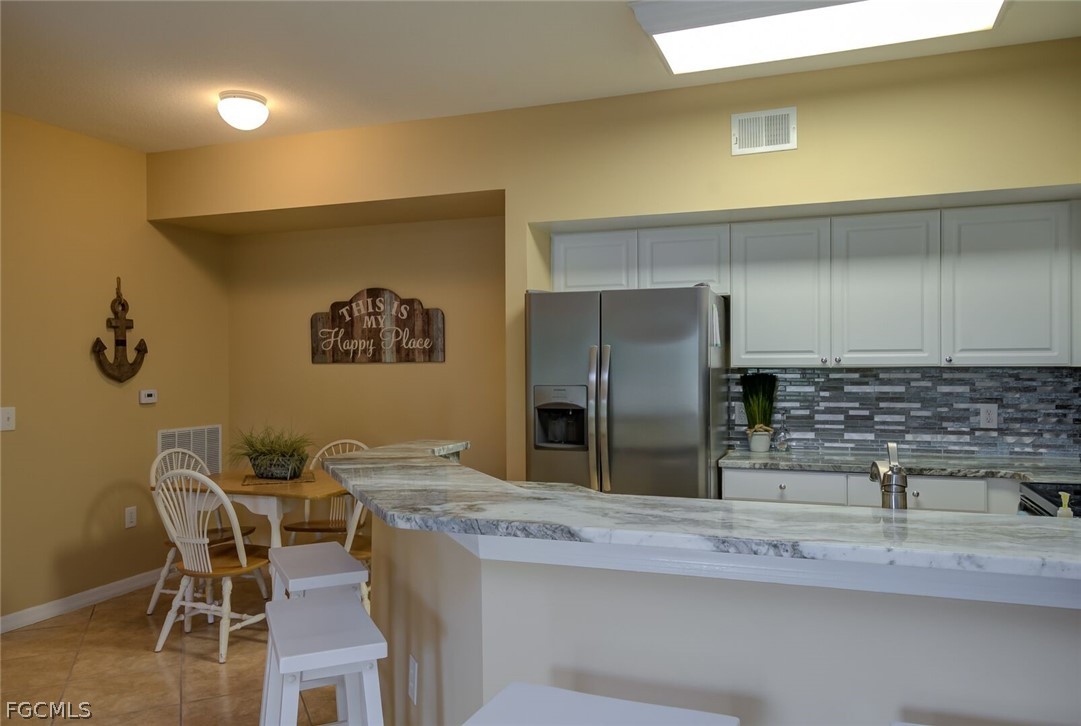 2 Bed Waterfront Home for Sale in Fort Myers, photo 2