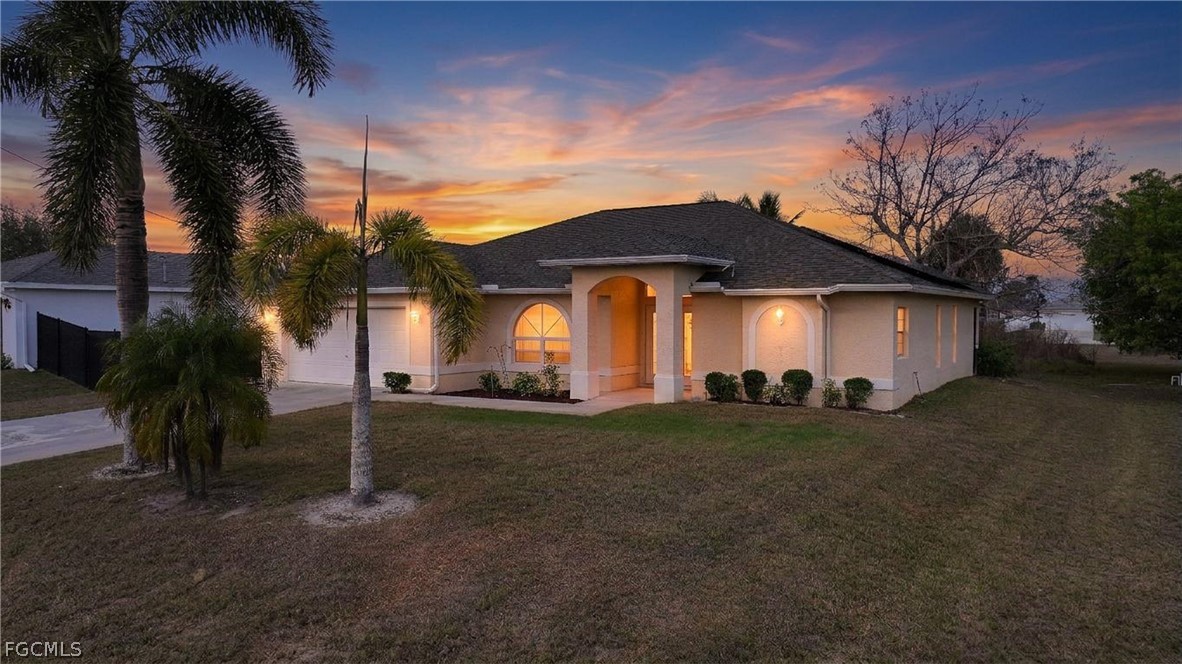 3 Bed SingleFamilyResidence for Sale in Cape Coral, photo 2