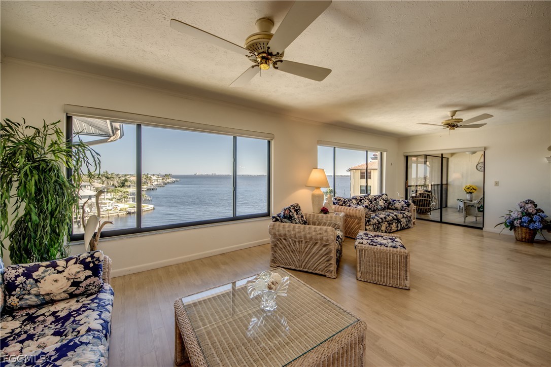 2 Bed Waterfront Home for Sale in Rivers Condo, FL, $299,900 — photo 2