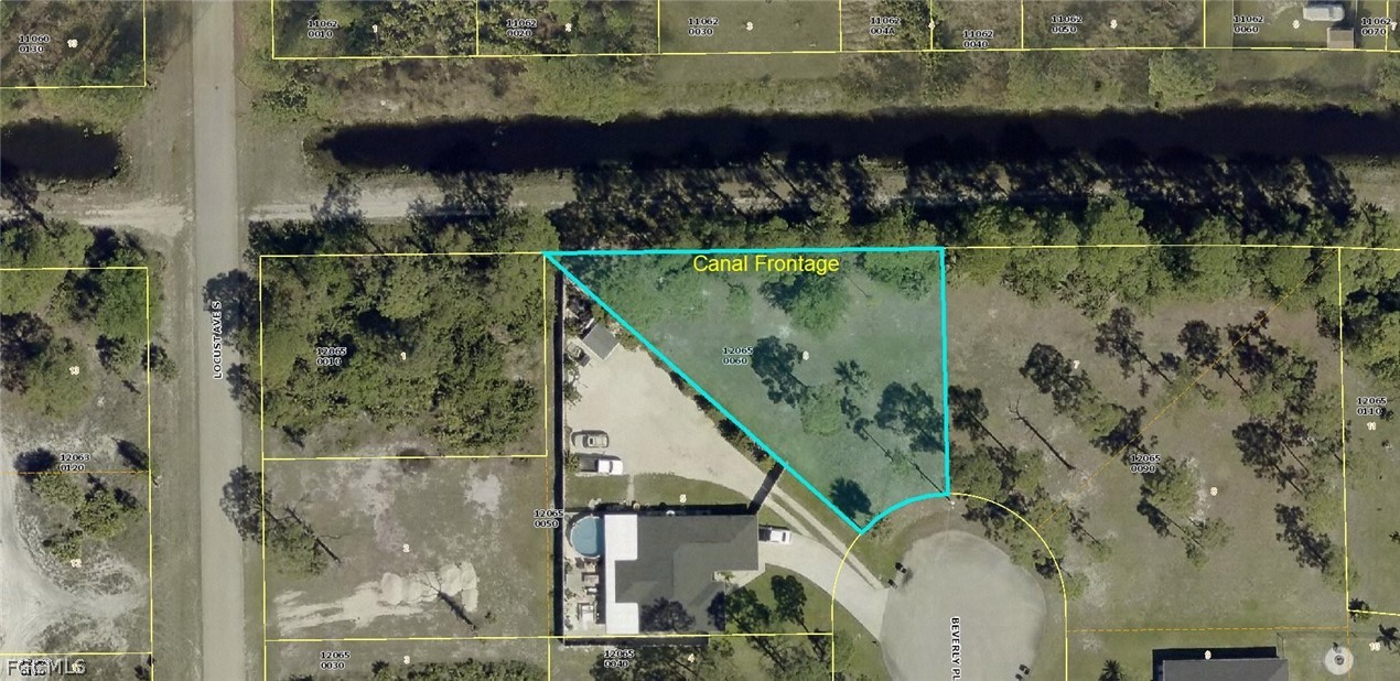 Waterfront Home for Sale in Lehigh Acres, photo 2