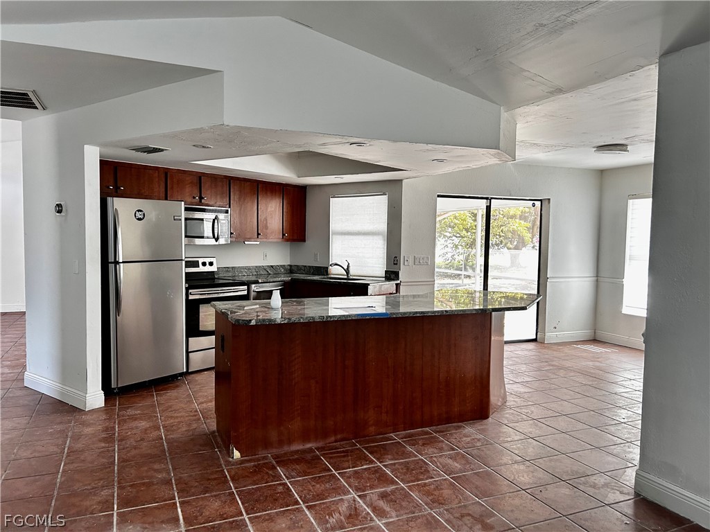3 Bed SingleFamilyResidence for Sale in Cape Coral, FL — photo 2