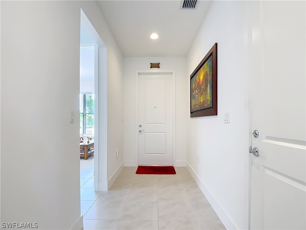 3 Bed SingleFamilyResidence for Sale in Silverwood, FL — photo 2