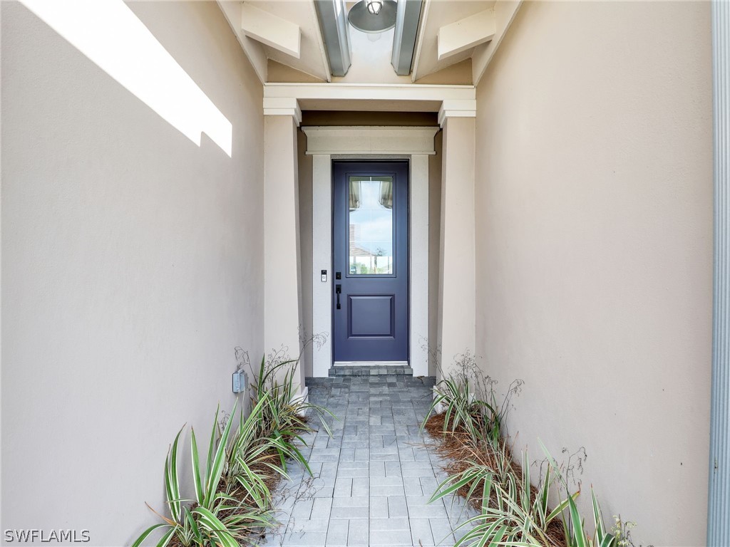 3 Bed Waterfront Home for Sale in Naples, photo 2