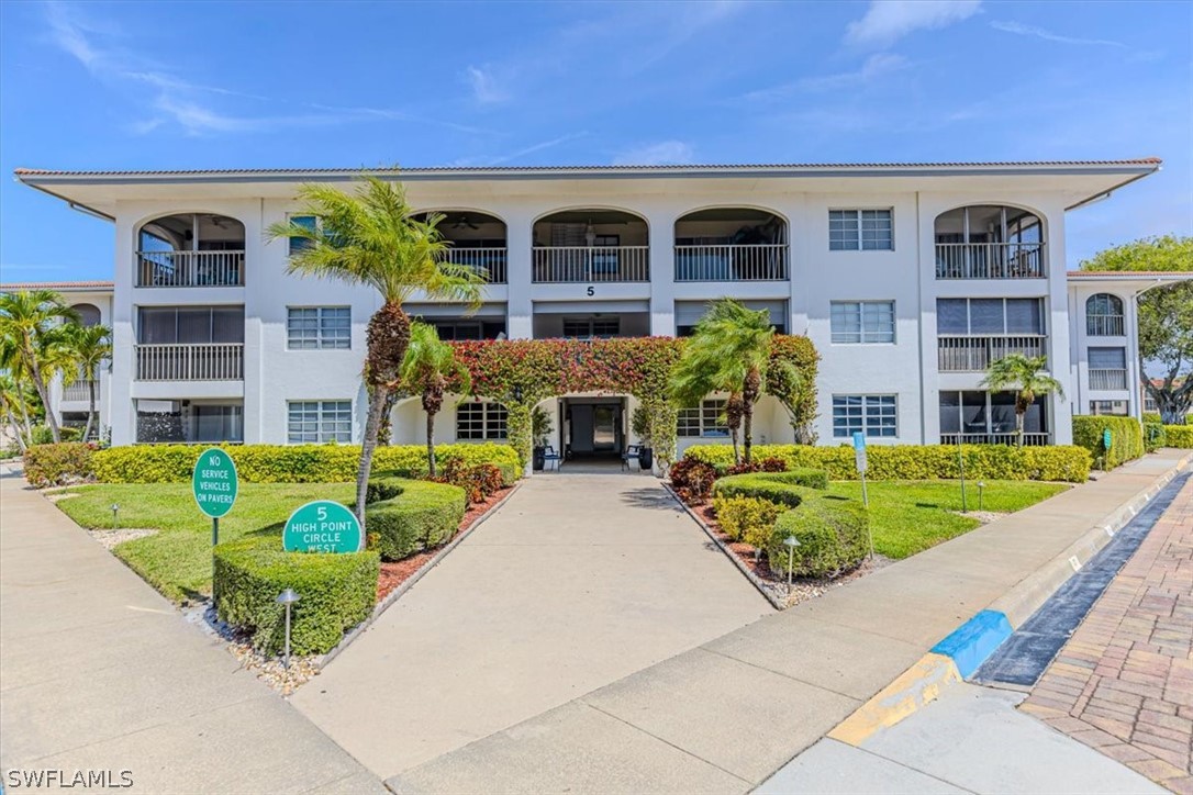 1 Bed Condominium for Sale in Naples, FL, $199,000 — photo 2