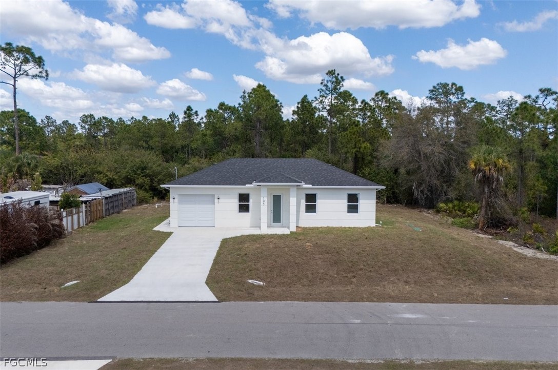 3 Bed SingleFamilyResidence for Sale in Lehigh Acres, photo 2
