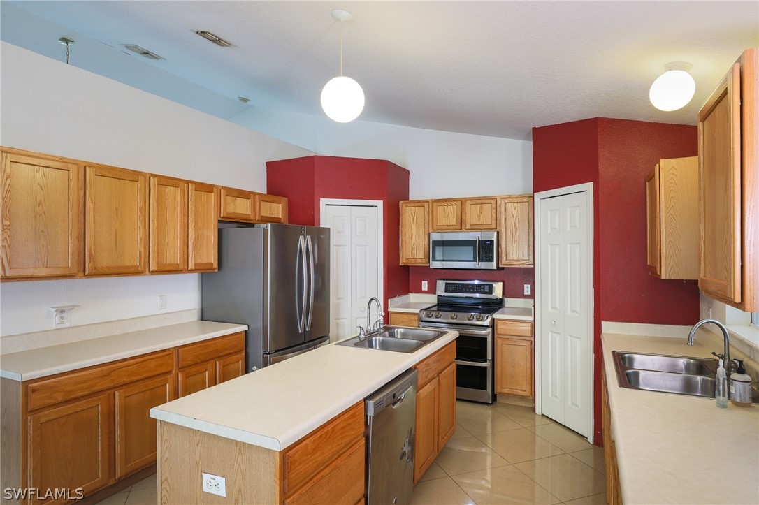 3 Bed SingleFamilyResidence for Sale in Lehigh Acres, FL — photo 2