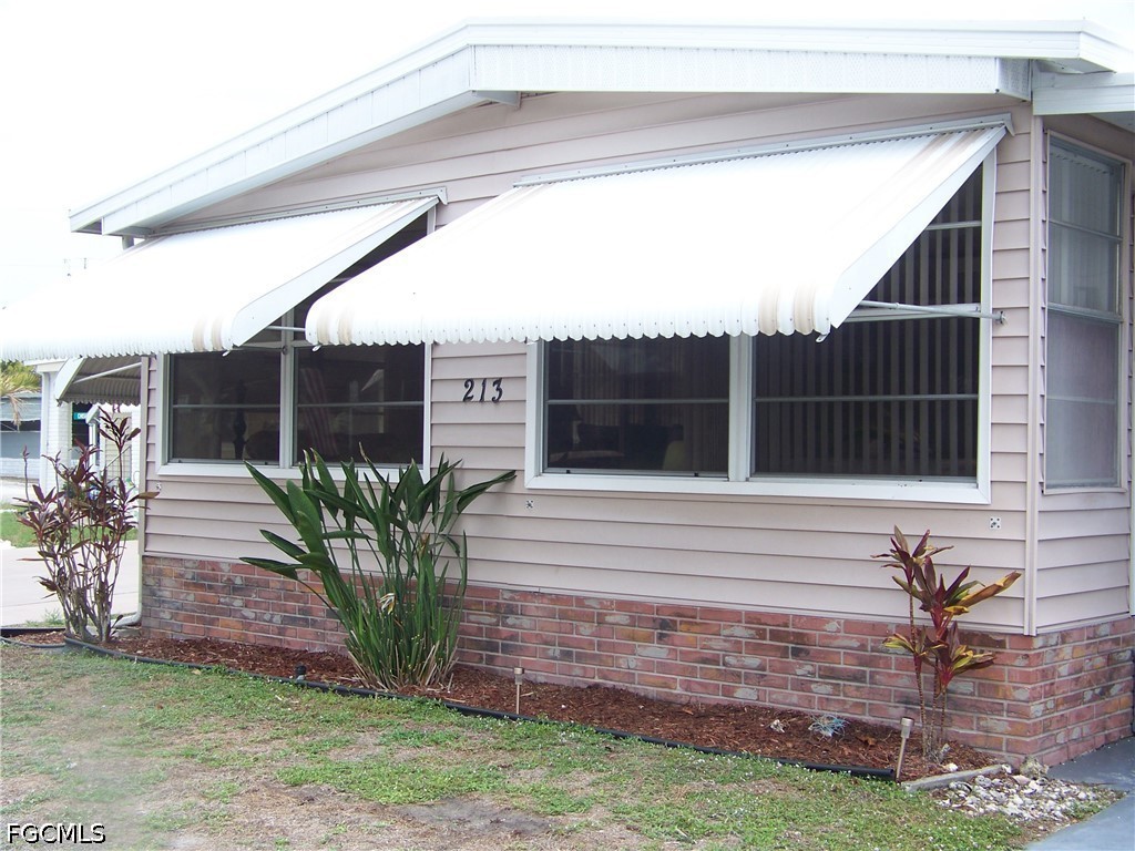 2 Bed ManufacturedHome for Sale in Carriage Village, photo 2