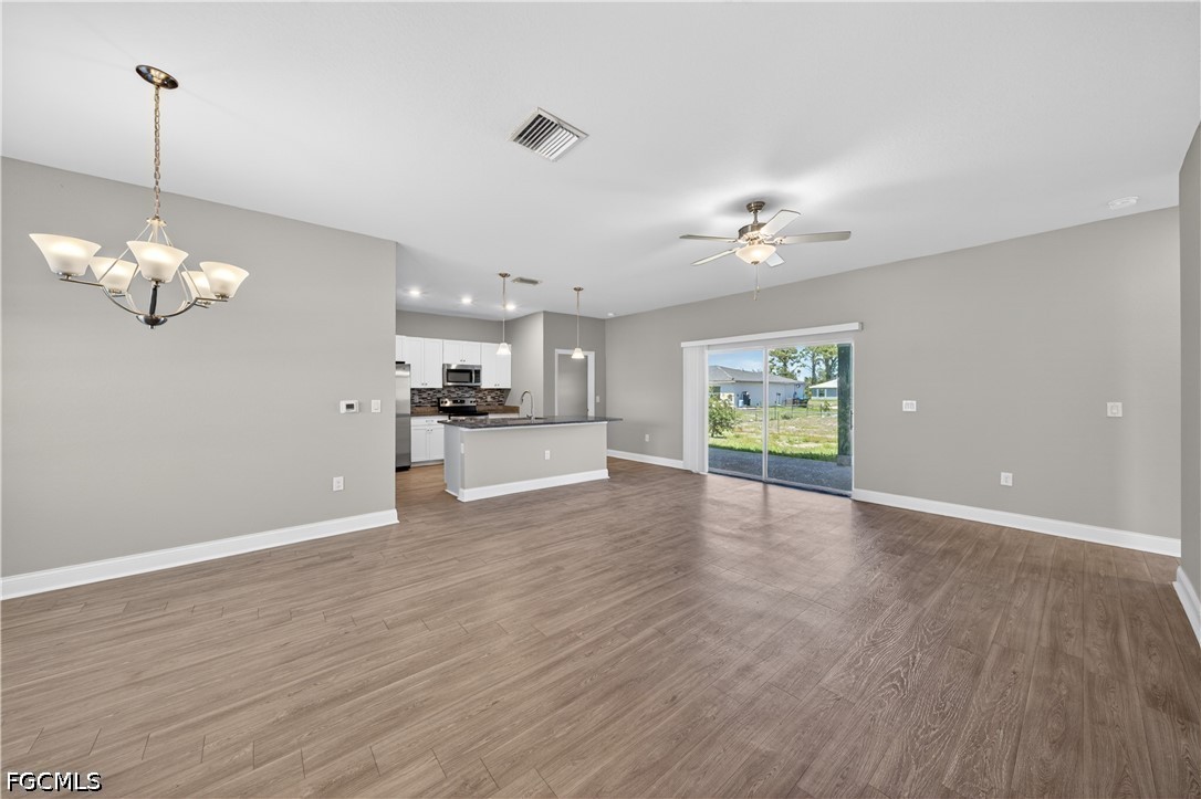 3 Bed SingleFamilyResidence for Sale in Cape Coral, photo 2