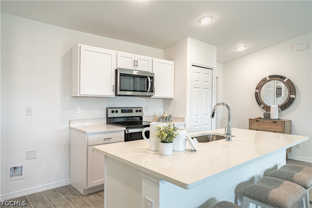 3 Bed SingleFamilyResidence for Sale in Cape Coral, FL — photo 2