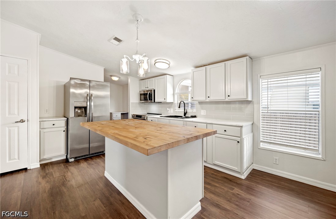 3 Bed ManufacturedHome for Sale in Fort Myers, FL, $175,000 — photo 2