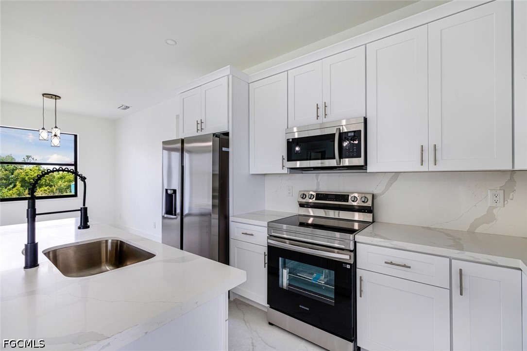 3 Bed SingleFamilyResidence for Sale in Lehigh Acres, FL — photo 2