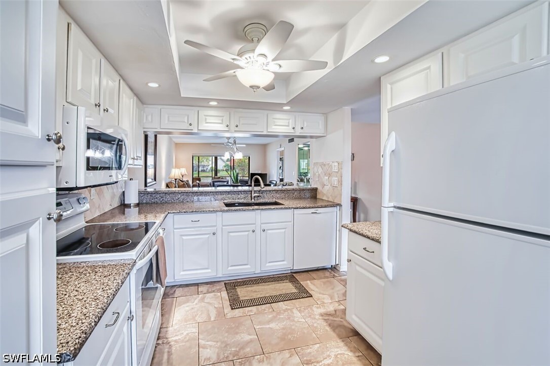 2 Bed Waterfront Home for Sale in Fort Myers, photo 2