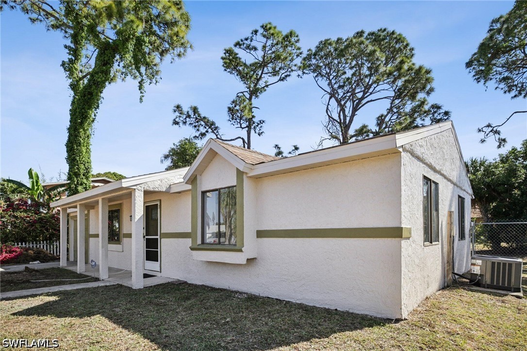 2 Bed SingleFamilyResidence for Sale in San Carlos Park, photo 2