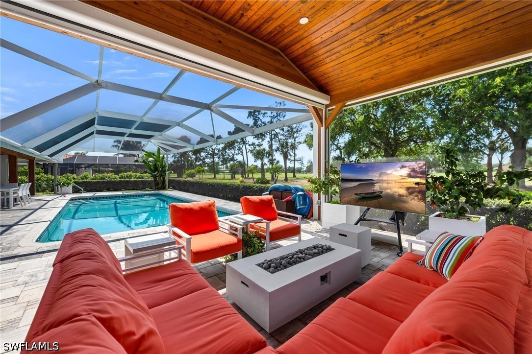 4 Bed Pool Home for Sale in Naples, photo 2