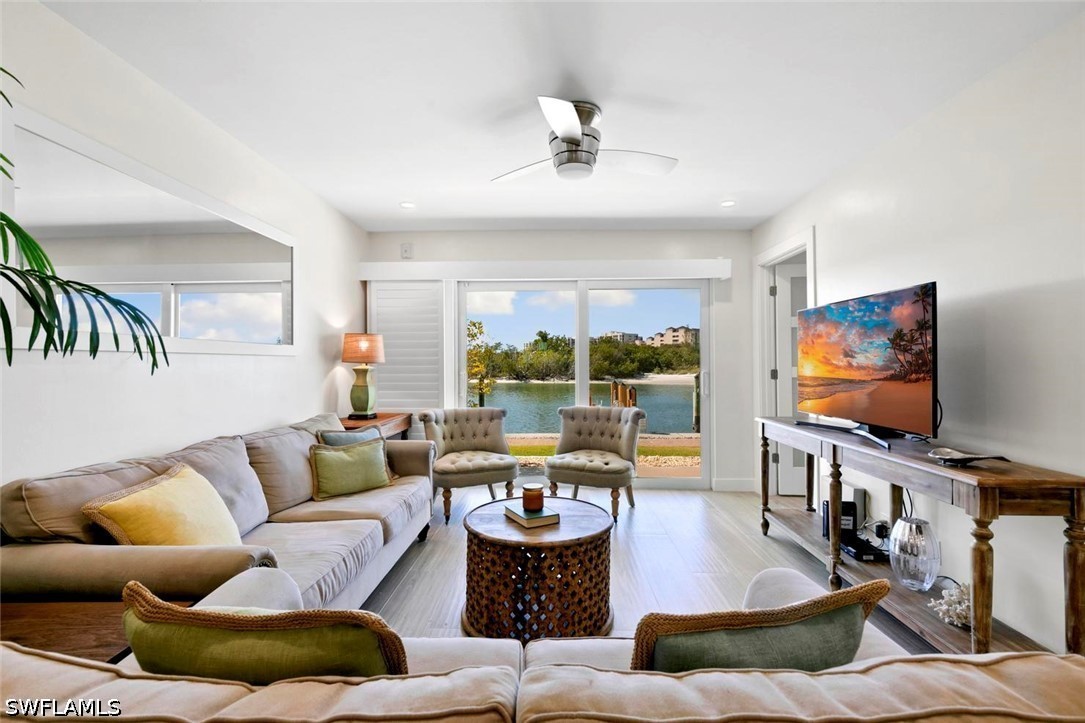 2 Bed Waterfront Home for Sale in Marco Island, photo 2