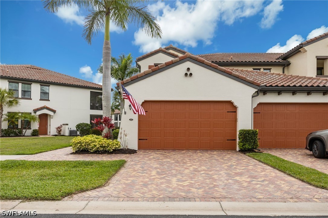 2 Bed Waterfront Home for Sale in Naples, photo 2