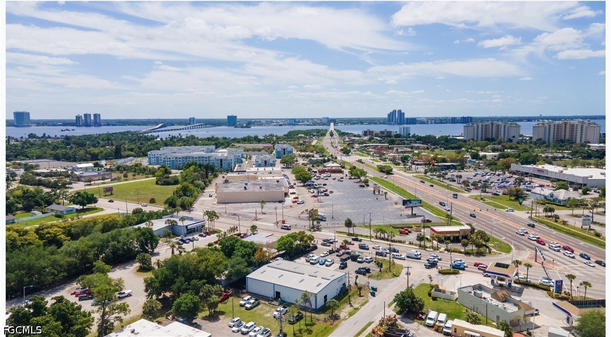 Retail for Sale in North Fort Myers, photo 2