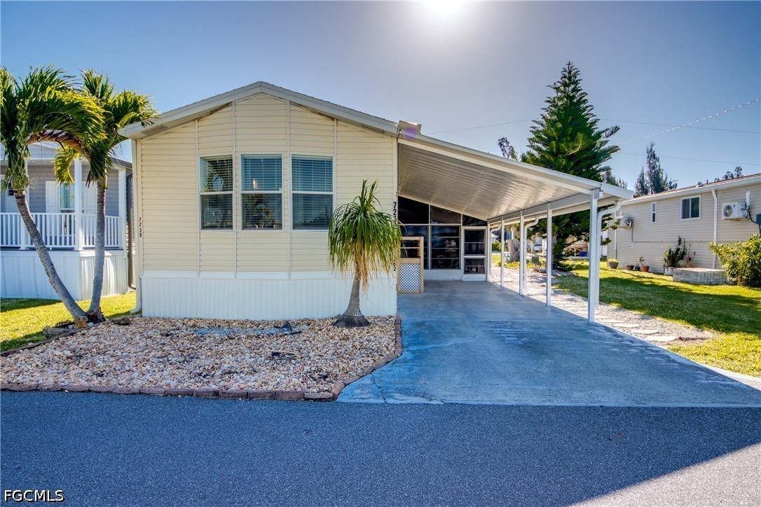 2 Bed ManufacturedHome for Sale in Pine Island Cove, photo 2