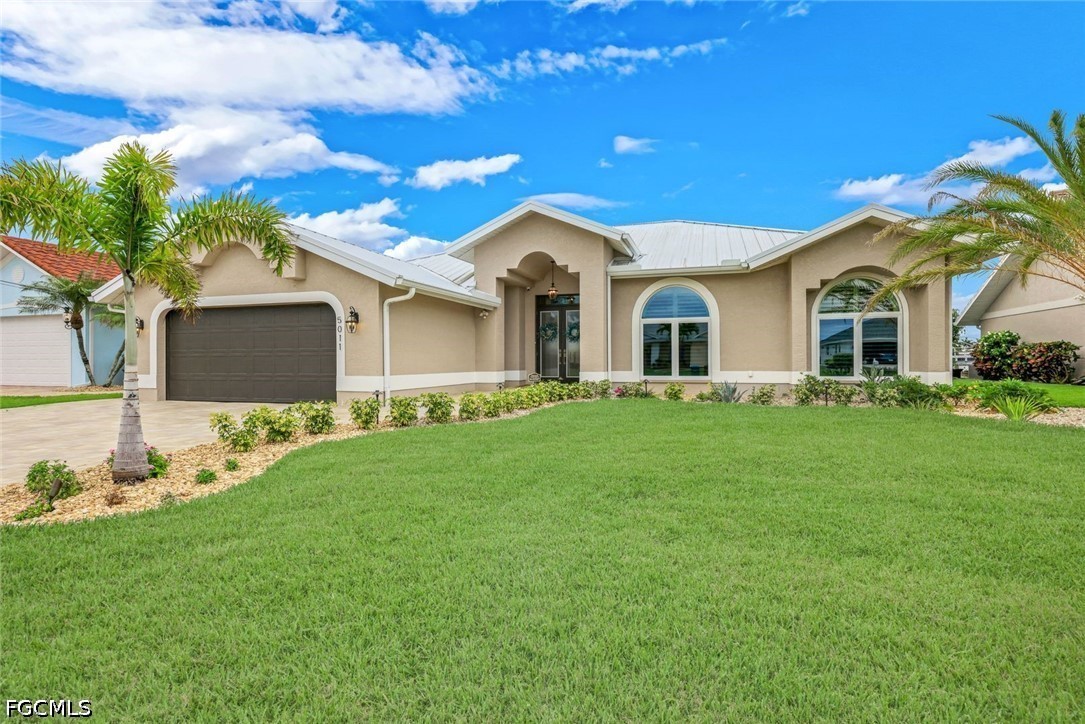 3 Bed Pool Home for Sale in Cape Coral, photo 2