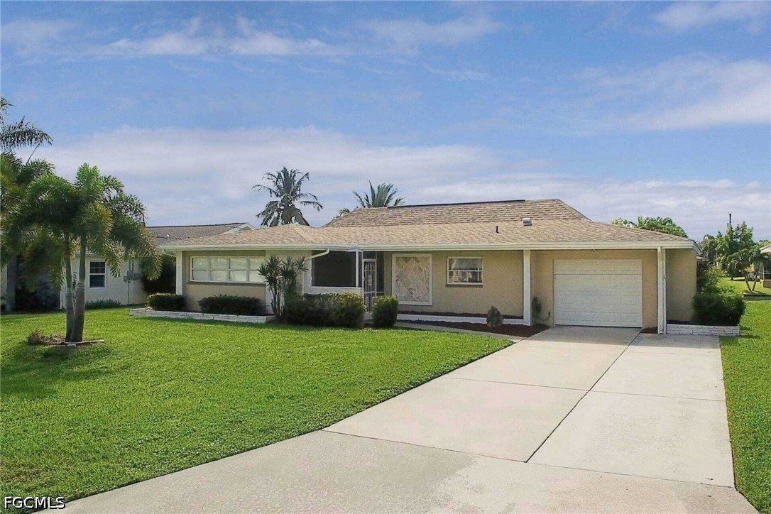 3 Bed Pool Home for Sale in Cape Coral, photo 2
