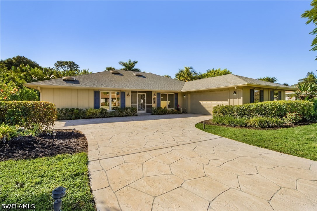 3 Bed Pool Home for Sale in Kings Lake, photo 2