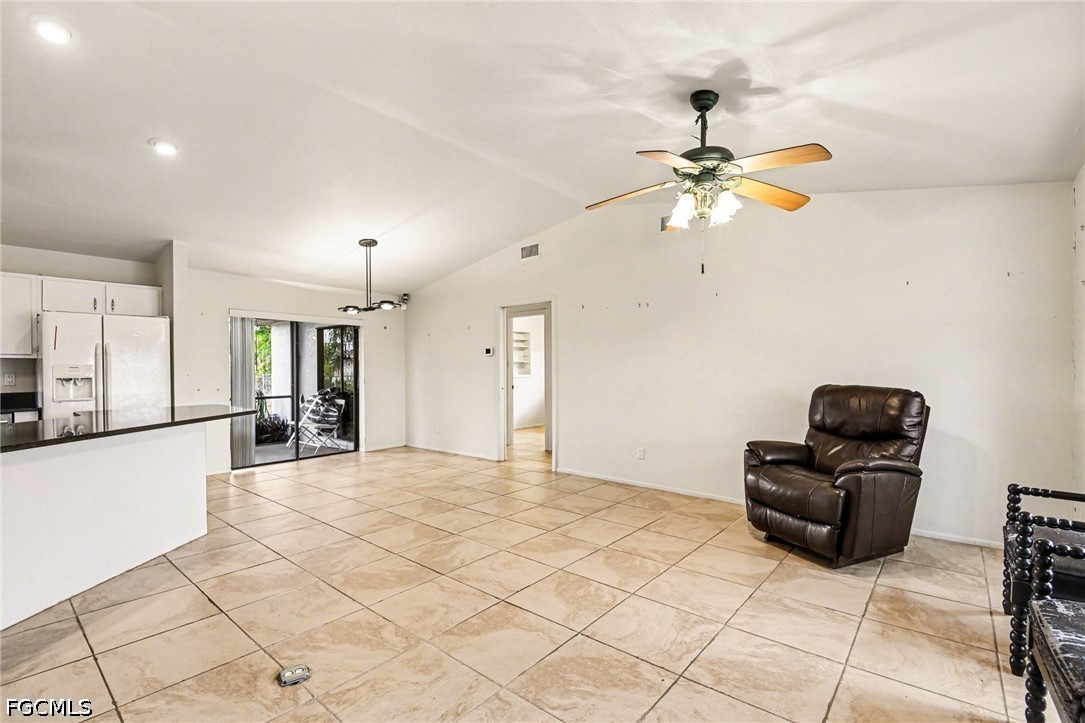 4 Bed SingleFamilyResidence for Sale in Cape Coral, photo 2