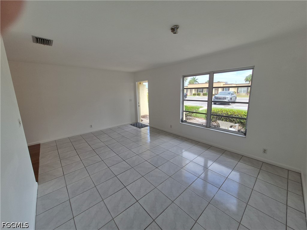 1 Bed Condominium for Sale in Fort Myers, FL, $89,900 — photo 2