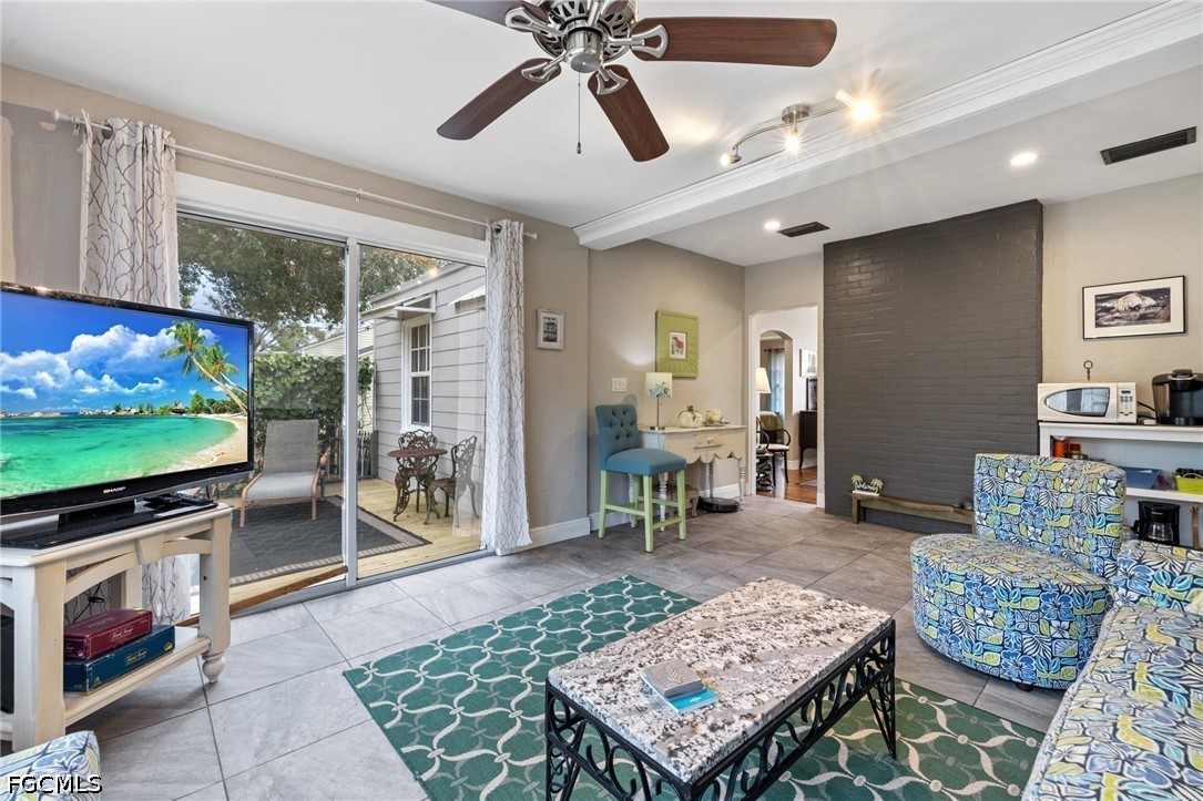 2 Bed SingleFamilyResidence for Sale in Allen Park, photo 2
