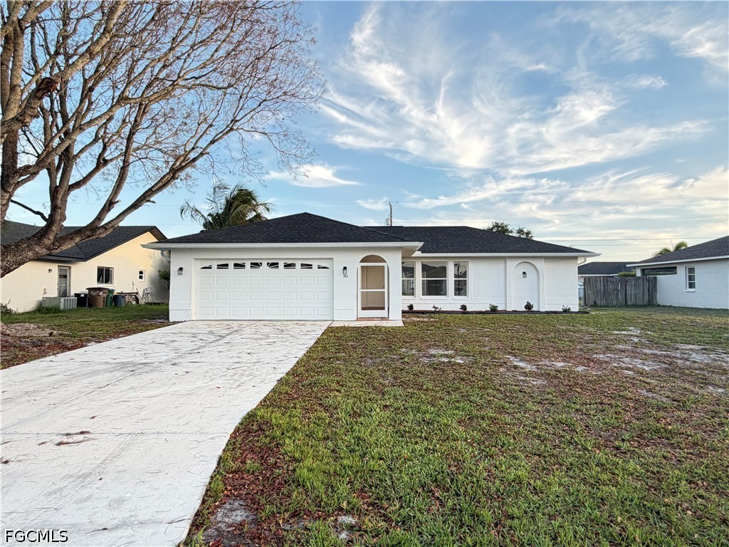 3 Bed SingleFamilyResidence for Sale in Cape Coral, photo 2