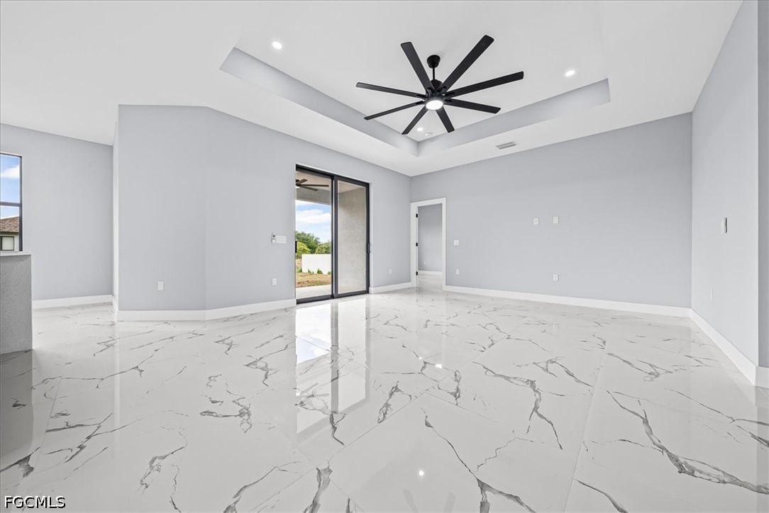 4 Bed SingleFamilyResidence for Sale in Lehigh Acres, photo 2