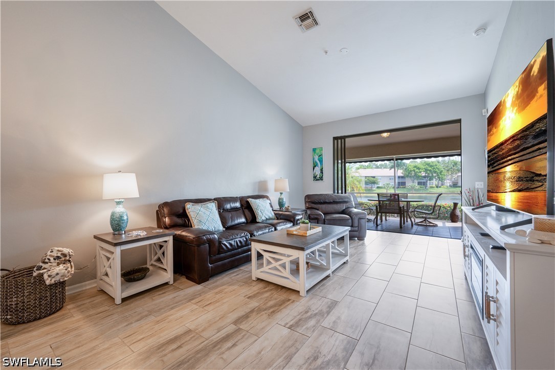 3 Bed Waterfront Home for Sale in Dover Parc, photo 2