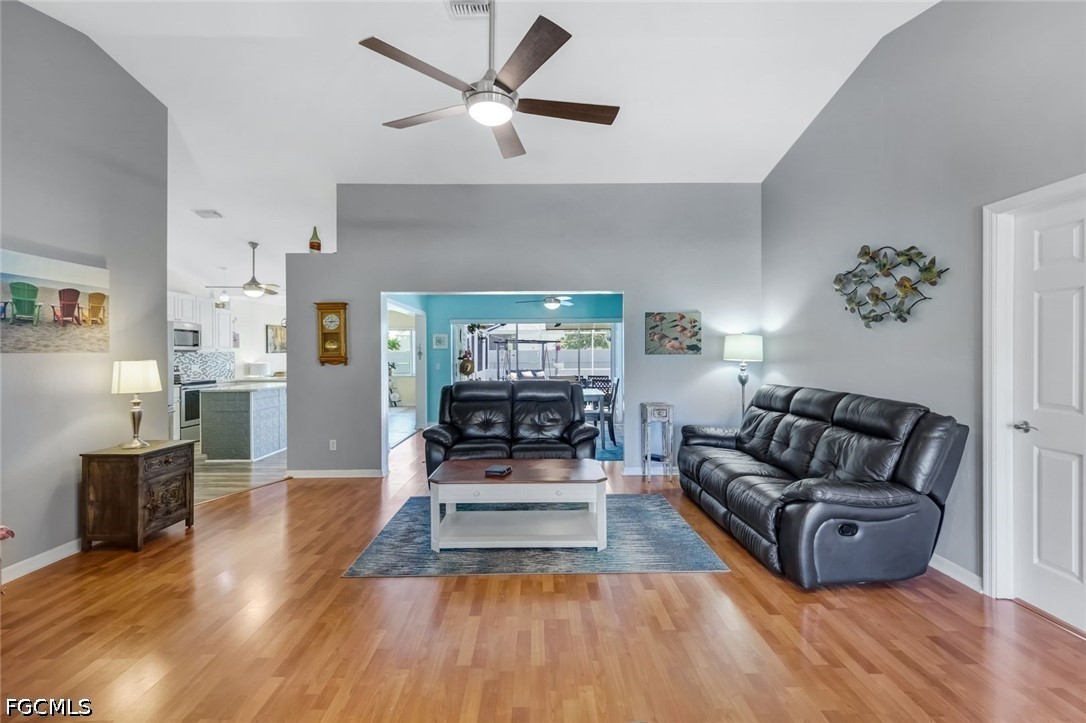 3 Bed Pool Home for Sale in Cape Coral, photo 2