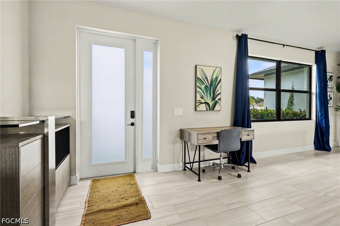 3 Bed Pool Home for Sale in Cape Coral, photo 2