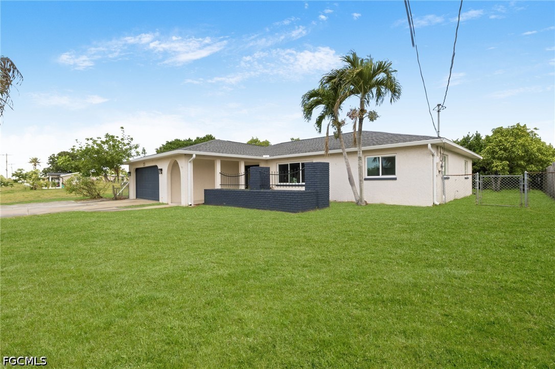 3 Bed Pool Home for Sale in Cape Coral, photo 2