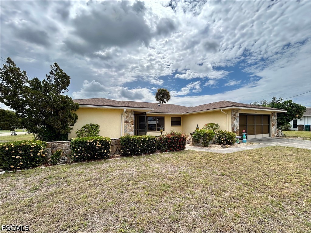 3 Bed SingleFamilyResidence for Sale in Cape Coral, FL — photo 2