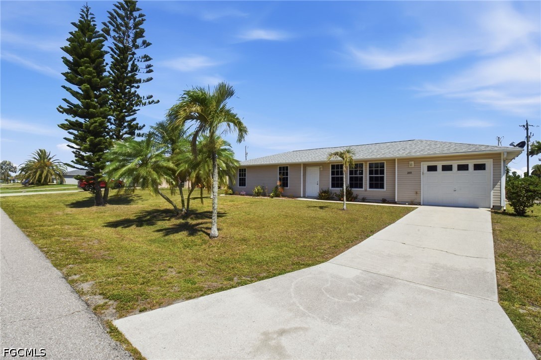 3 Bed SingleFamilyResidence for Sale in Cape Coral, photo 2