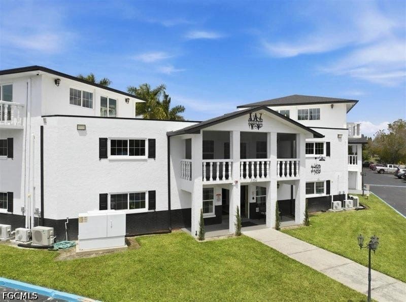 2 Bed Condominium for Sale in Windsor West, photo 2