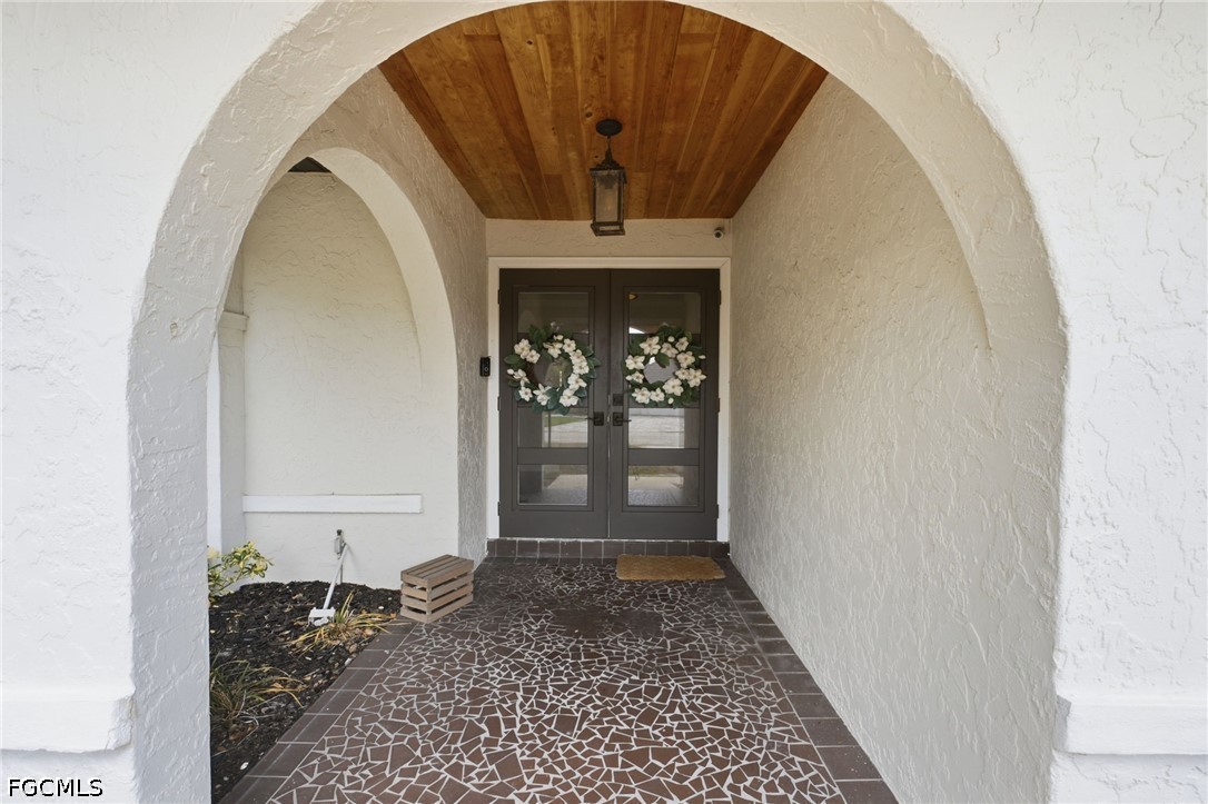 3 Bed Pool Home for Sale in Fort Myers, photo 2