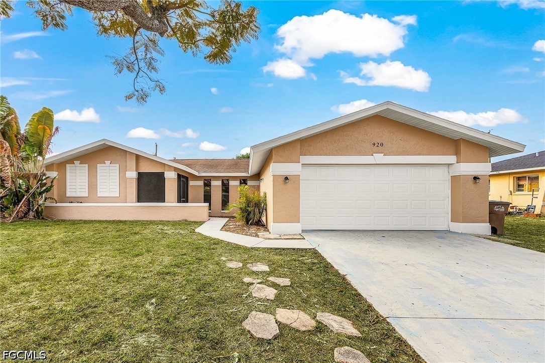 3 Bed SingleFamilyResidence for Sale in Cape Coral, photo 2