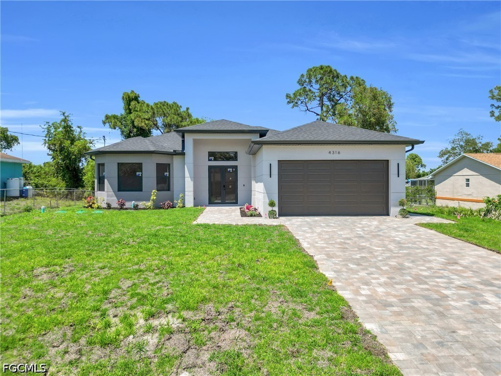 4 Bed SingleFamilyResidence for Sale in Lehigh Acres, photo 2