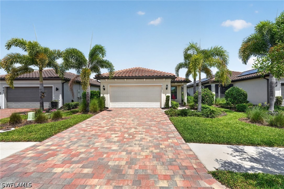 2 Bed Waterfront Home for Sale in Del Webb, photo 2