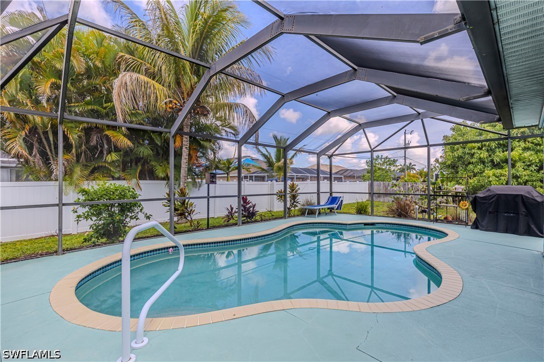 3 Bed Pool Home for Sale in Cape Coral, photo 2