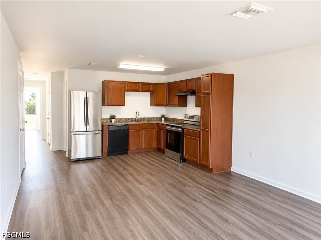 4 Bed SingleFamilyResidence for Sale in Cape Coral, FL — photo 2