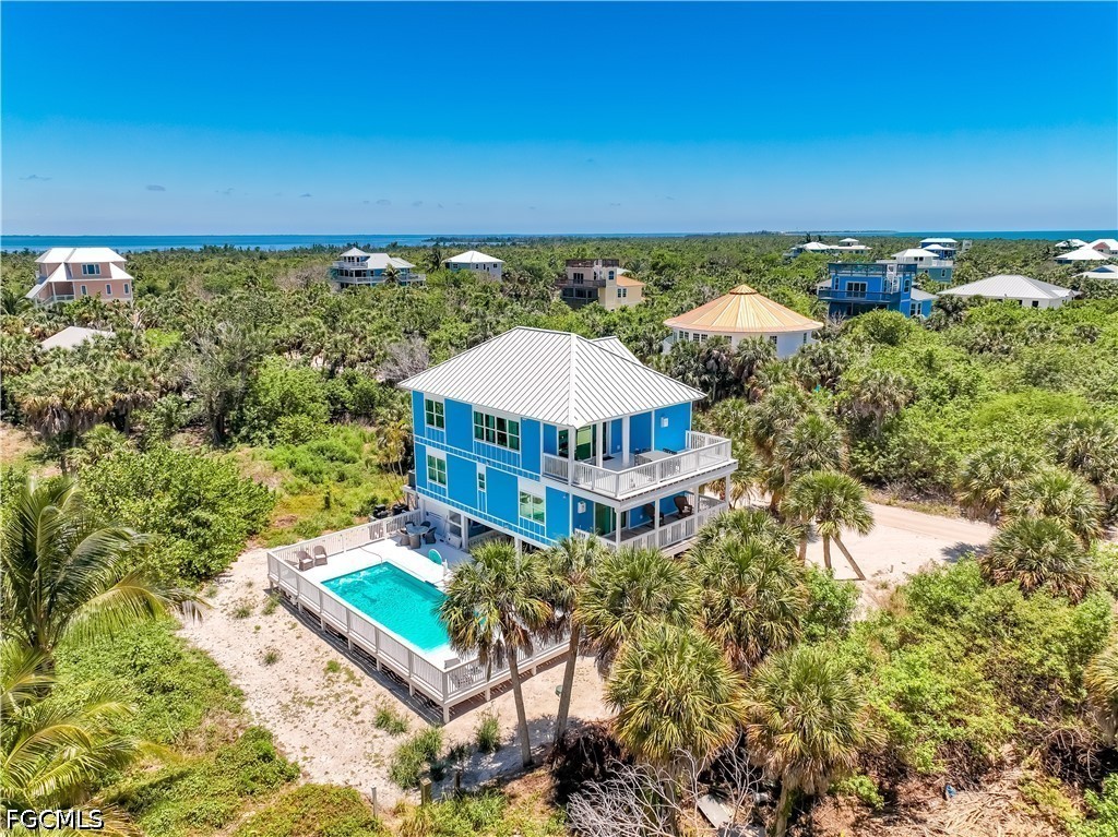 4 Bed Pool Home for Sale in Upper Captiva, photo 2
