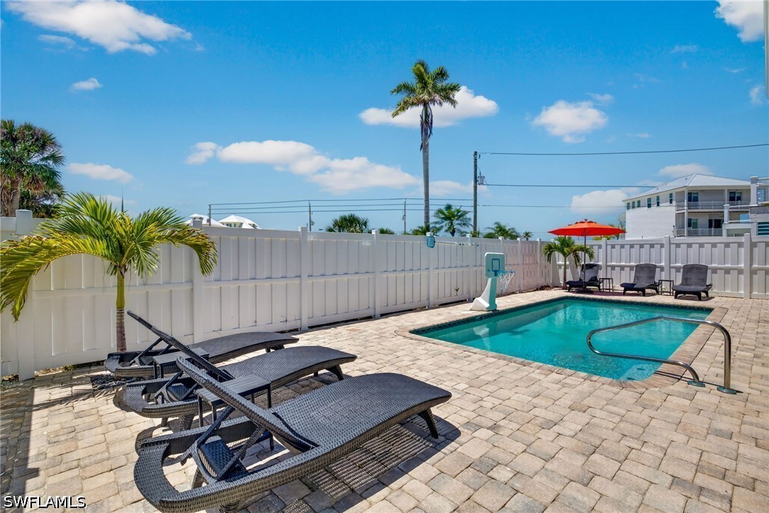 3 Bed Pool Home for Sale in Gulf Heights, photo 2